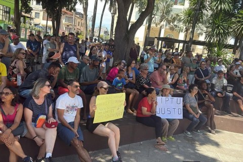 Protesto popular leva centenas às ruas de Vinhedo contra reajuste do IPTU