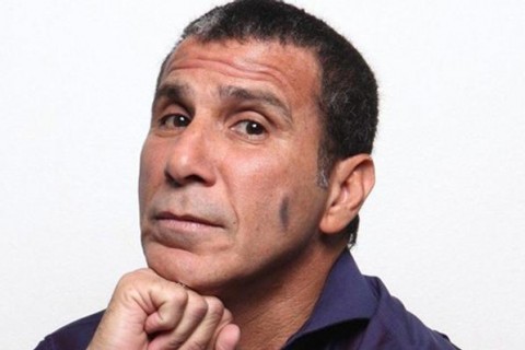 O ator Eri Johnson completa hohe 64 anos de idade