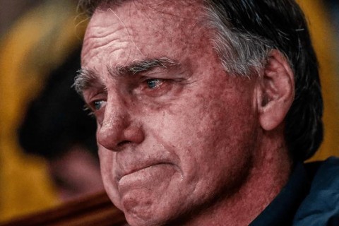 Flávio Bolsonaro denuncia ‘tortura psicológica’ contra ex-presidente