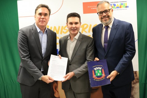 Vereador Tio Fabiano Lima apresenta projetos de Várzea Paulista em reunião no Ministério das Cidades