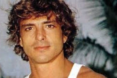 Parabéns hoje vai para o ator Carlos Alberto Riccelli que completa 79 anos de idade.
