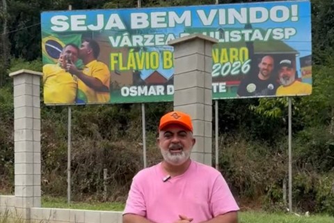Outdoor em apoio a Flávio Bolsonaro viraliza na divisa entre Jundiaí e Várzea Paulista