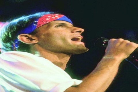 Há exatos 35 anos perdiamos o grande cantor Cazuza!
