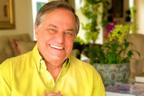 Parabens hoje pelos 81 anos do cantor e apresentador  Ronnie Von.